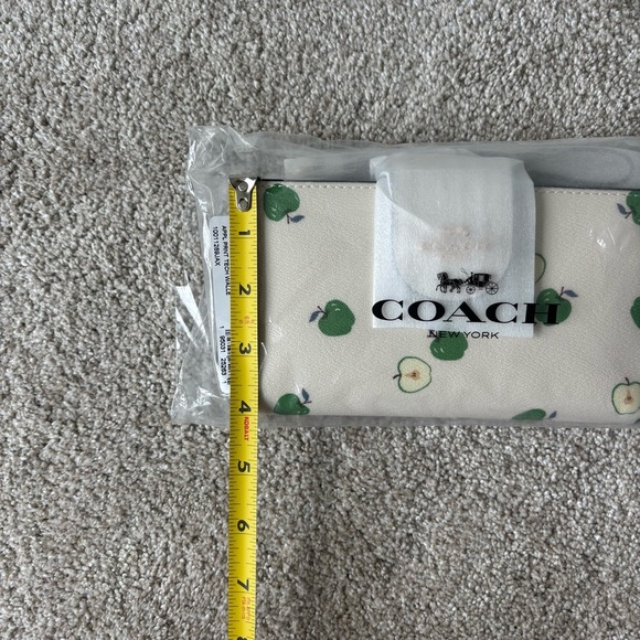 Coach Apple Print Tech Wallet Wristlet White Green Mulipocket Designer Gold - Picture 7 of 8